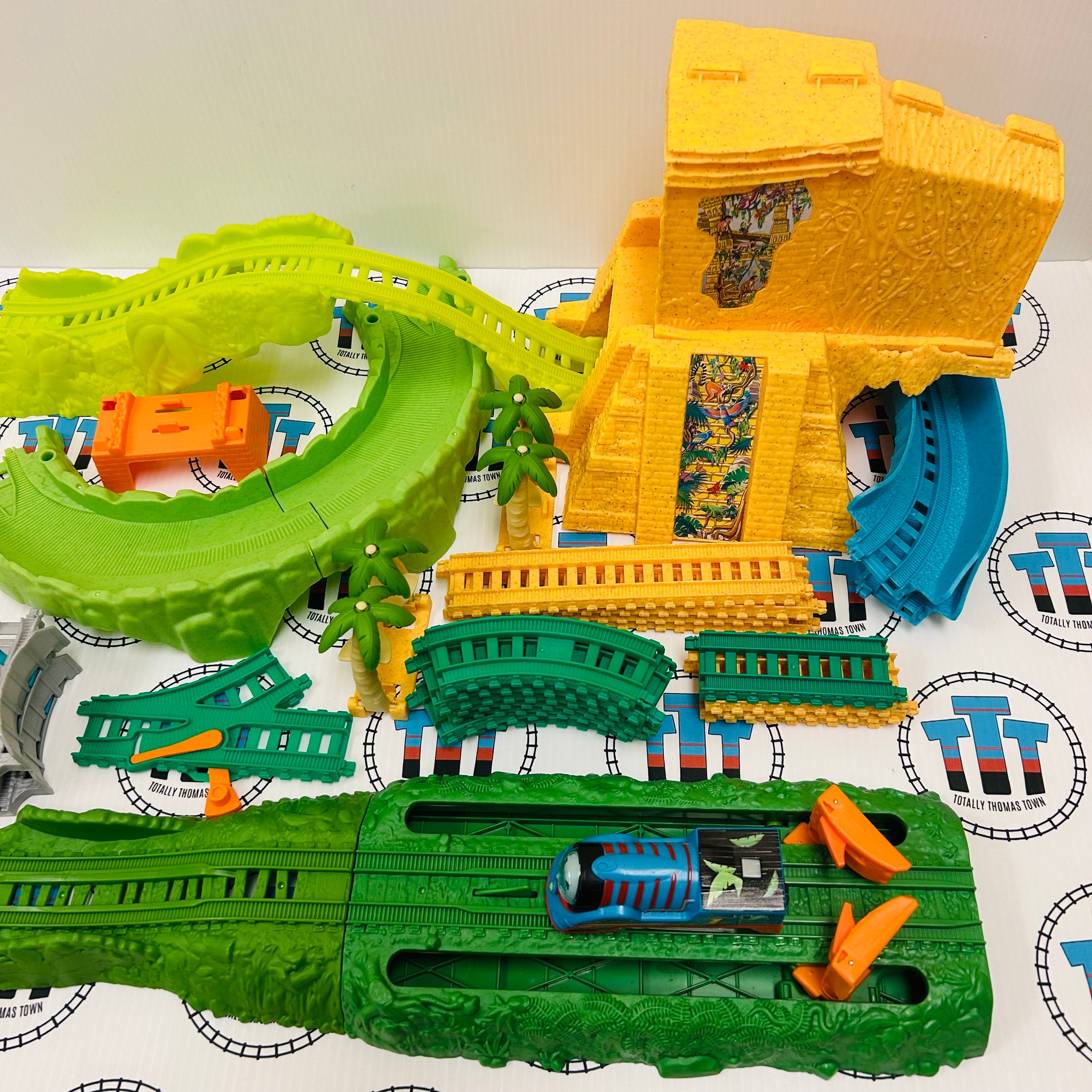 Jungle thomas track online