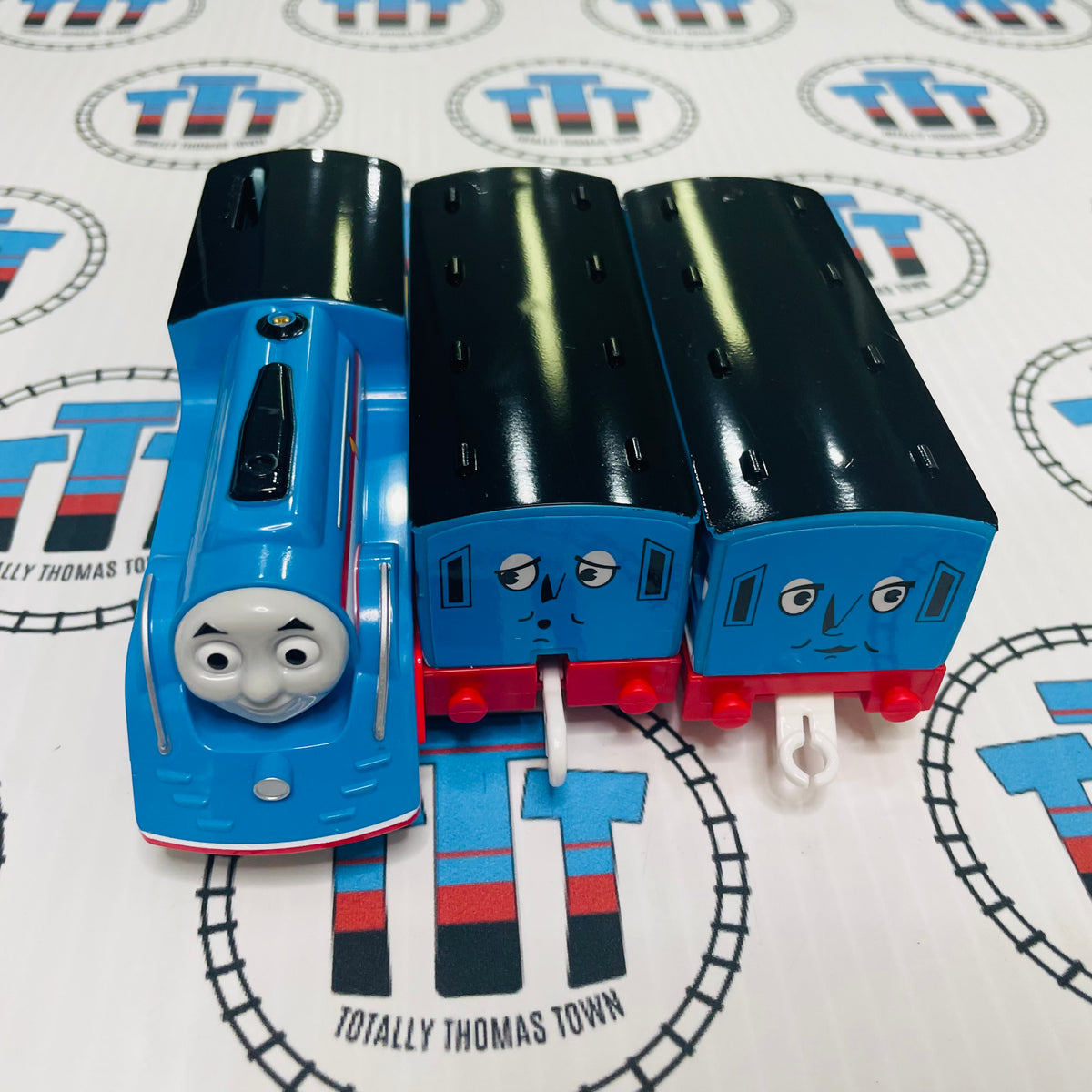 Streamlined Thomas with Annie and Clarabel New no Box - TOMY – Totally ...