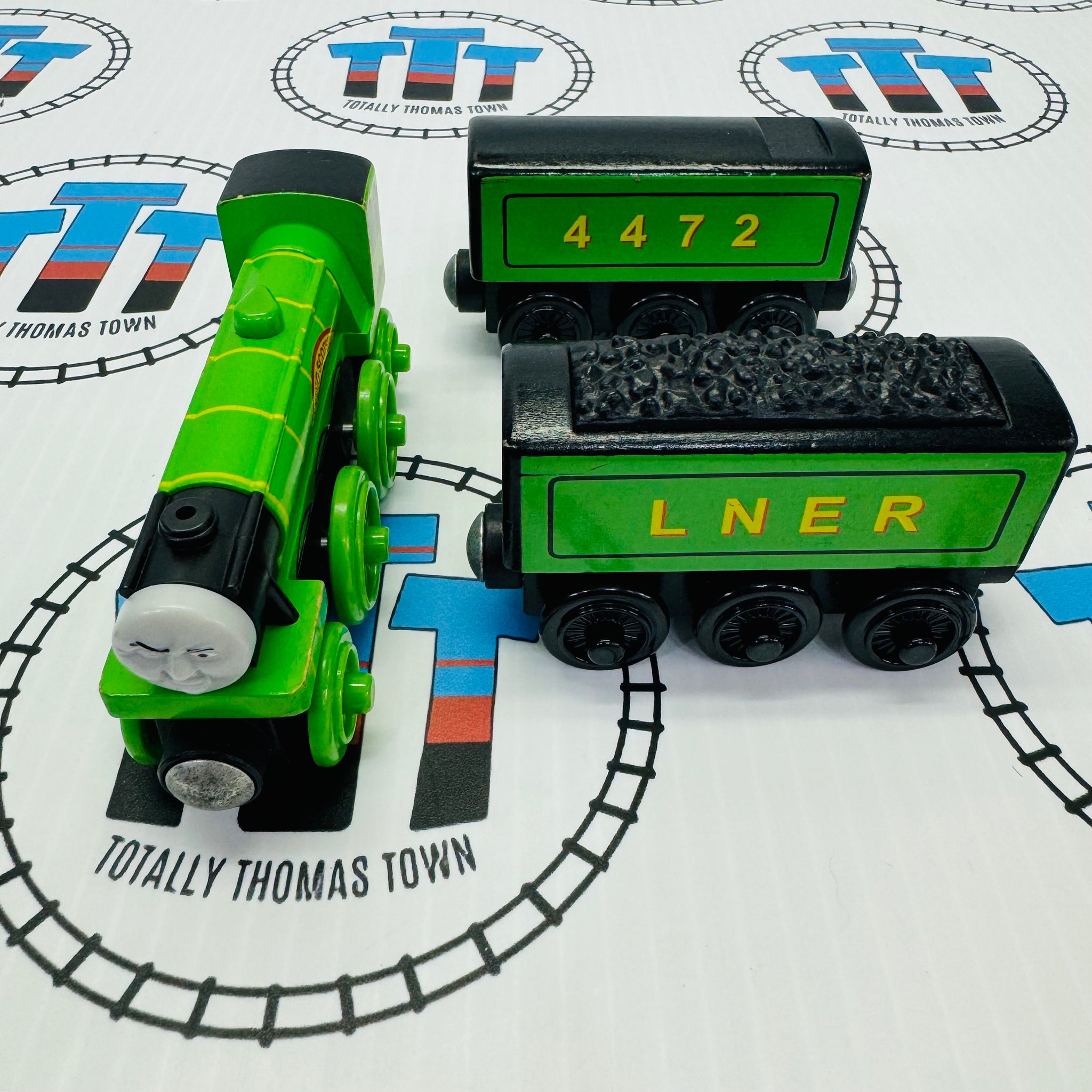 Thomas and fashion Friends Flying Scotsman with 4472 Car and Lner Car - Wooden